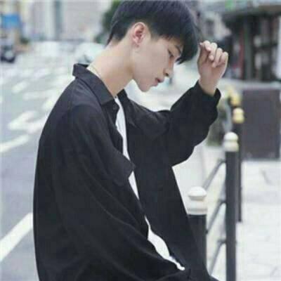 年轻帅气的头像男生动漫邪魅图片
