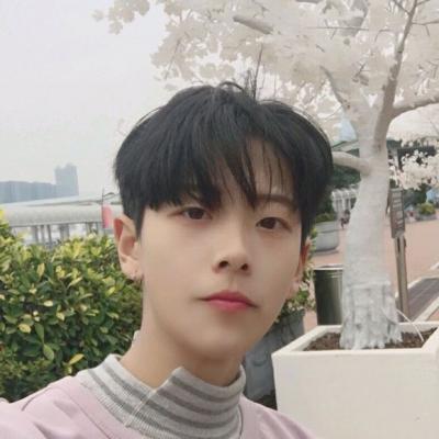 年轻帅气的头像男生动漫邪魅图片