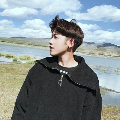 年轻帅气的头像男生动漫邪魅图片