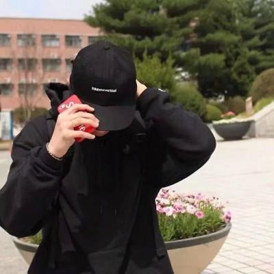 年轻帅气的头像男生动漫邪魅图片