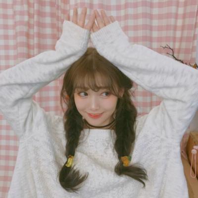 女生黑色衣服高冷头像图片
