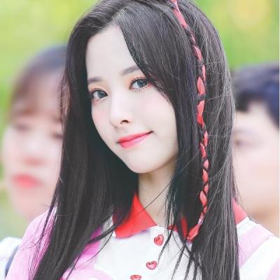 女生黑色衣服高冷头像图片