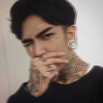 摘面具男生头像图片