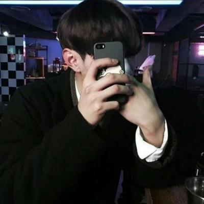摘面具男生头像图片