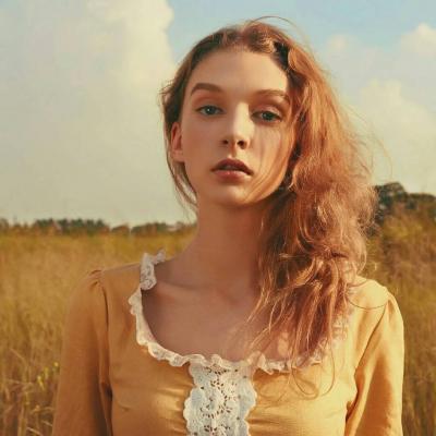 关在笼子里的女生头像