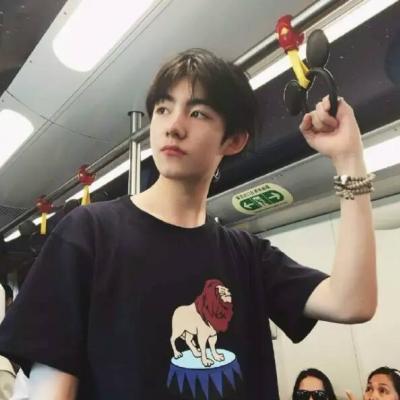 特别冷漠的男生头像动漫图片