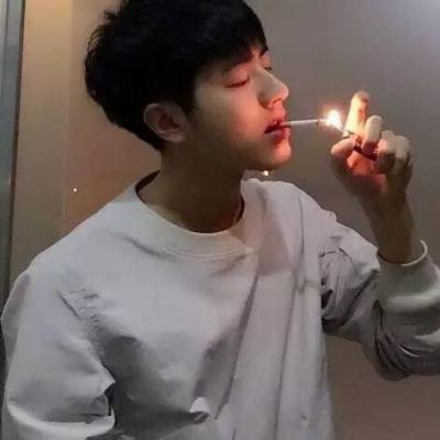 特别冷漠的男生头像动漫图片