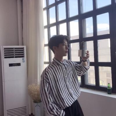 清新干净的贴吧头像适合00后帅气刘姓氏头像带字图片 男生抖音图片