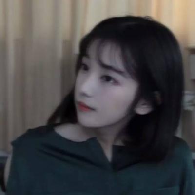 头像漫画女生短发女生图片