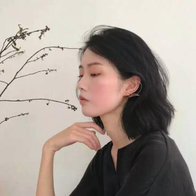 头像漫画女生短发女生图片
