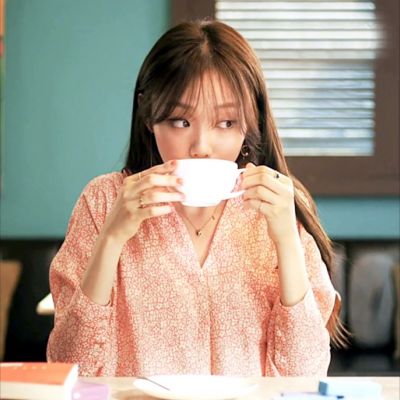 女生抽烟伤感带字头像图片