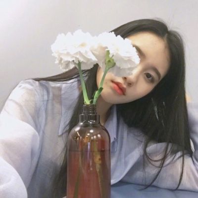 女生抽烟伤感带字头像图片