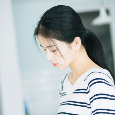 女生抽烟伤感带字头像图片