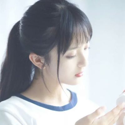 女生抽烟伤感带字头像图片