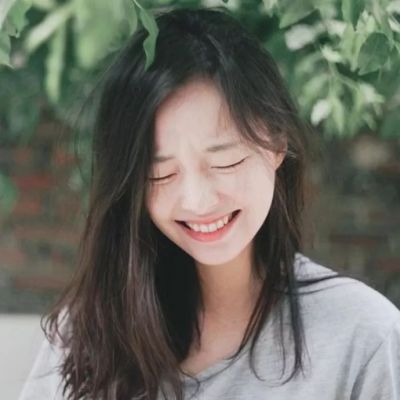 女生抽烟伤感带字头像图片