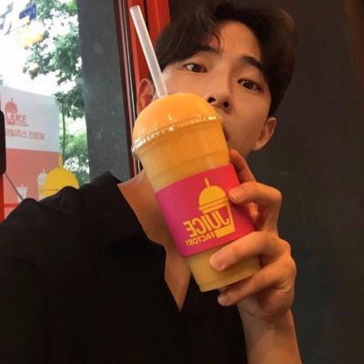 2018最时尚好看冷酷二次元的头像男生图片