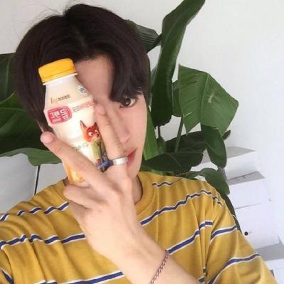 2018最时尚好看冷酷二次元的头像男生图片