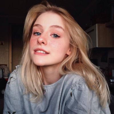 qq头像女生闺蜜3张图片