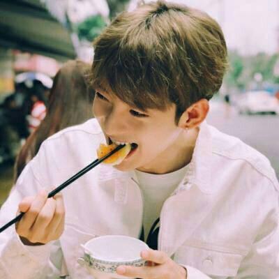 2018男生头像条纹半身长裙搭配图片图片