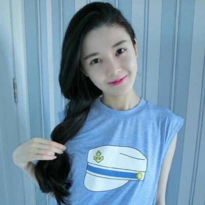 qq海边女生背影头像图片