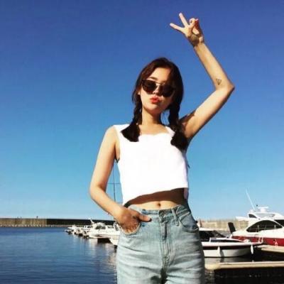 qq海边女生背影头像图片