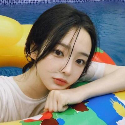 qq海边女生背影头像图片