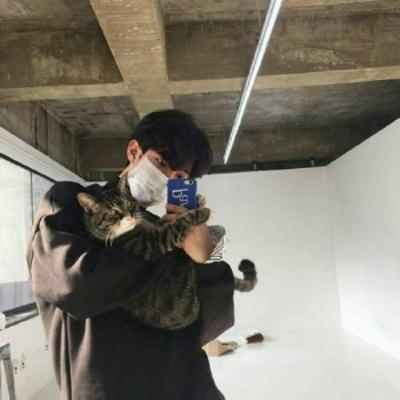 伤感颓废男生头像真人站在海边图片