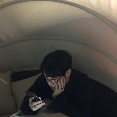 伤感颓废男生头像真人站在海边图片