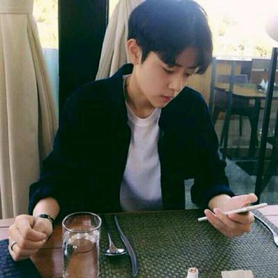 伤感颓废男生头像真人站在海边图片