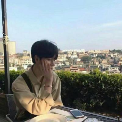 伤感颓废男生头像真人站在海边图片