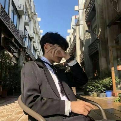 伤感颓废男生头像真人站在海边图片