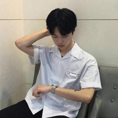 2018qq喜欢用忧郁卡通人物头像的男生图片