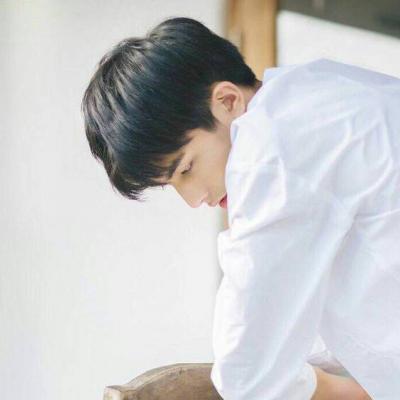 2018qq喜欢用忧郁卡通人物头像的男生图片