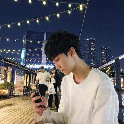 2018qq喜欢用忧郁卡通人物头像的男生图片
