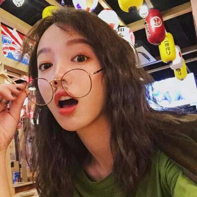 qq女生闺密头像背影图片