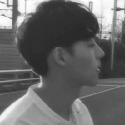 微信头像男沧桑黑白图片2018最新版抽烟的男生动漫头像男图片