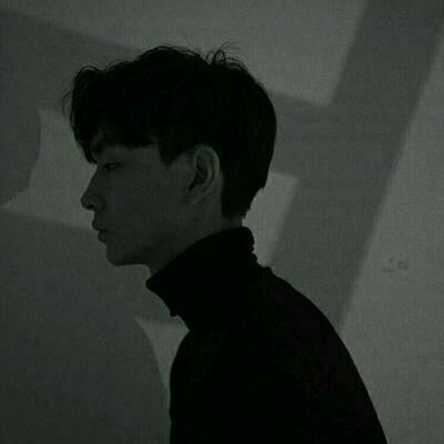 微信头像男沧桑黑白图片2018最新版抽烟的男生动漫头像男图片