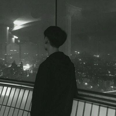 微信头像男沧桑黑白图片2018最新版抽烟的男生动漫头像男图片