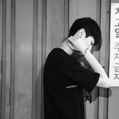 微信头像男成熟稳重不要人脸男生失恋后哭的头像图片