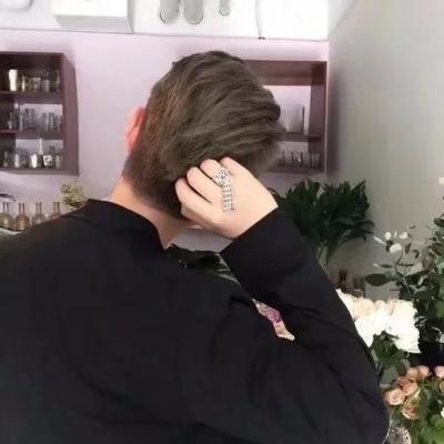 微信头像男图片深沉男人背影qq女生男生盘腿坐头像图片