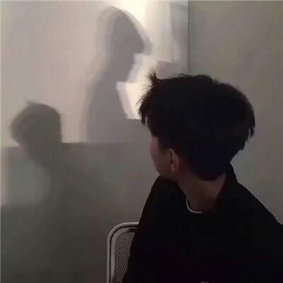 微信头像男图片深沉男人背影qq女生男生盘腿坐头像图片