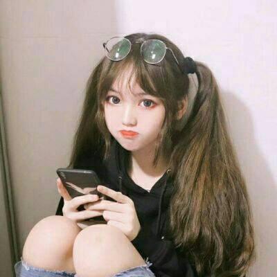 qq头像女生穿牛仔外套图片