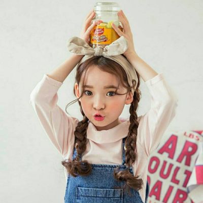 qq女生头像韩国背影图片