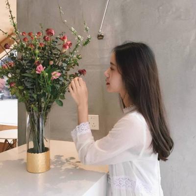 qq头像背影短发女生图片