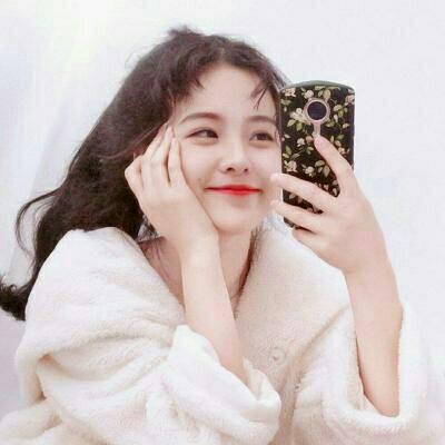 qq头像背影短发女生图片