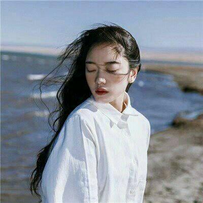 qq头像背影短发女生图片