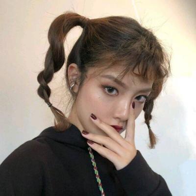 欧美女生抽烟纹身头像图片