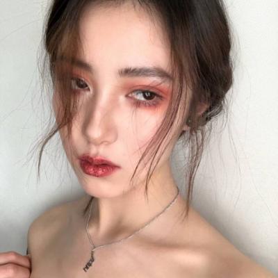 欧美女生抽烟纹身头像图片