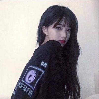 欧美女生抽烟纹身头像图片