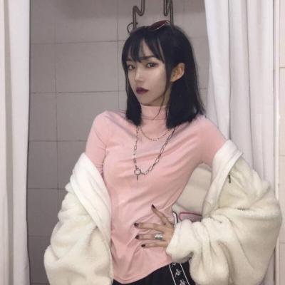 欧美女生抽烟纹身头像图片
